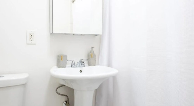 Коттедж 49-3b Newly Renovated 2BR W D Midtown East