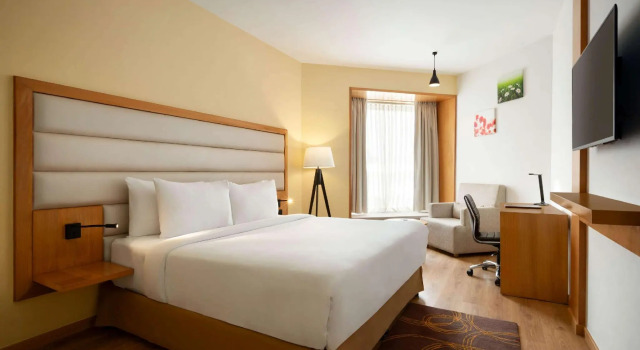 Двухместный номер Deluxe Ramada by Wyndham Dehradun Chakrata Road