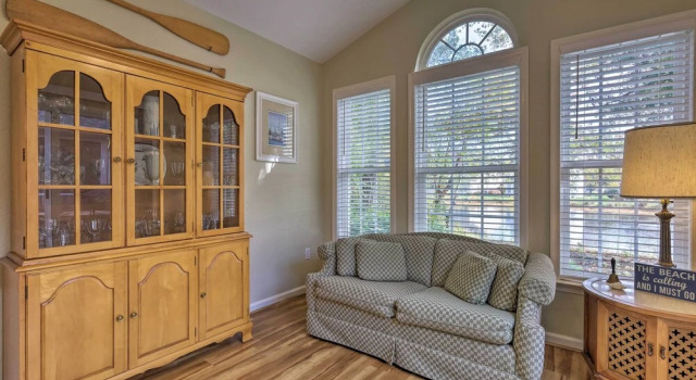 3 Mi to Bethany Beach: Gem w/ Deck & Pool Access, Забронировать Дом для отпуска Коттеджи Philadelphia Metropolitan Area, Коттедж