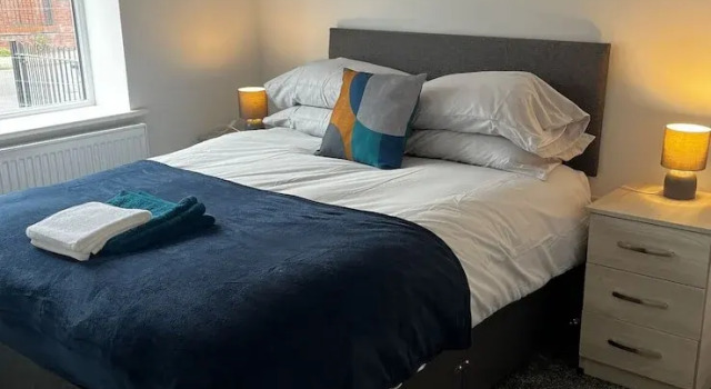 2 Bed Flat - Sleeps 8 - Pets - Garden - Parking, 预订 公寓 诺丁汉 诺丁汉郡
