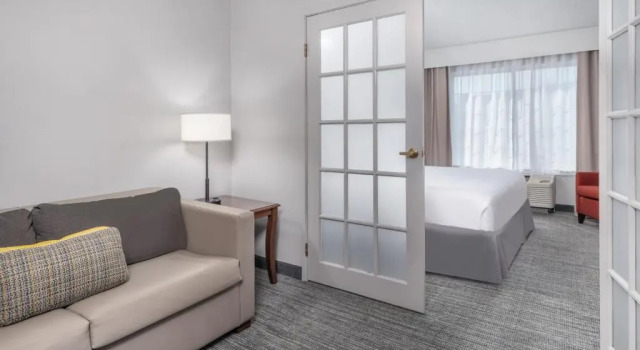 Двухместный люкс c 1 комнатой Country Inn & Suites by Radisson, Maumee - Toledo