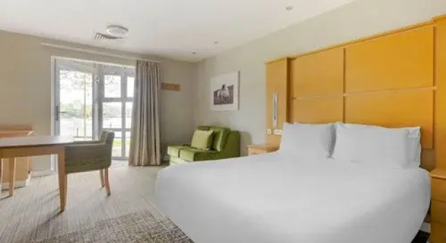 Pine Lake Resort - 4 Nights, Lancashire, England, Забронировать Курортный отель Отели Англии с бассейном, Бассейн