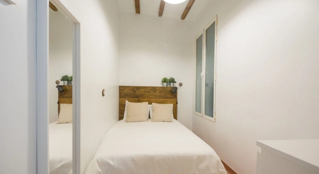 Room to Rent Augusto Figueroa, Забронировать Отель Мадрид Провинция Мадрид, рядом с Дом-музей Лопе де Вега