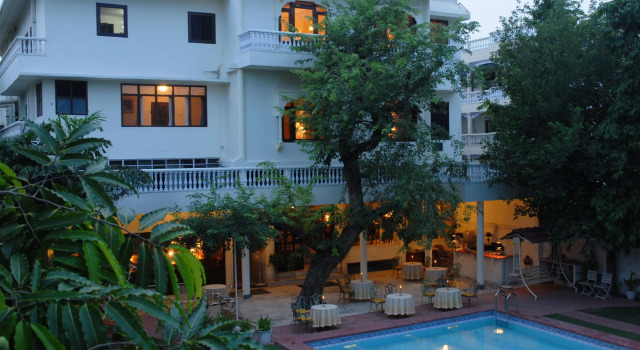 Четырёхместный люкс Executive Hotel Meghniwas