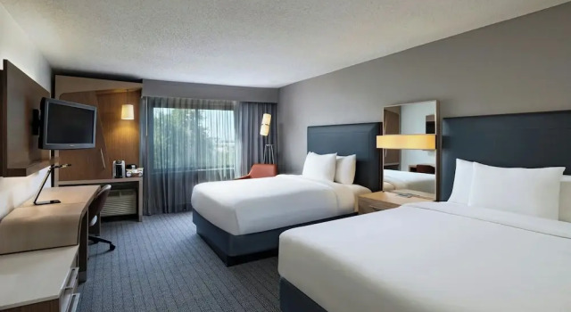 Четырёхместный номер Standard Courtyard by Marriott Austin The Domain Area