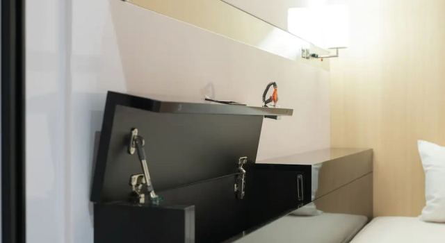 Кровать в общем номере (женский номер) FIRSTCABIN Kyoto Nijojo