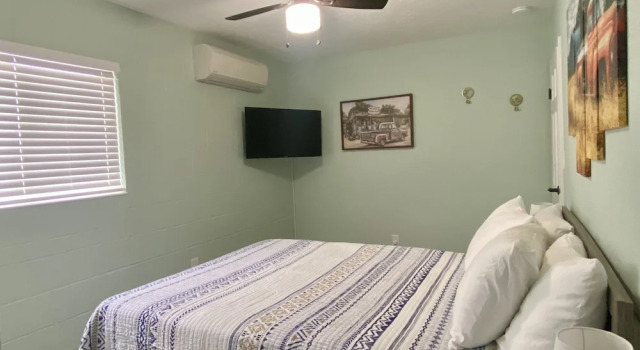 Коттедж с 2 комнатами Holiday Motel and RV Park