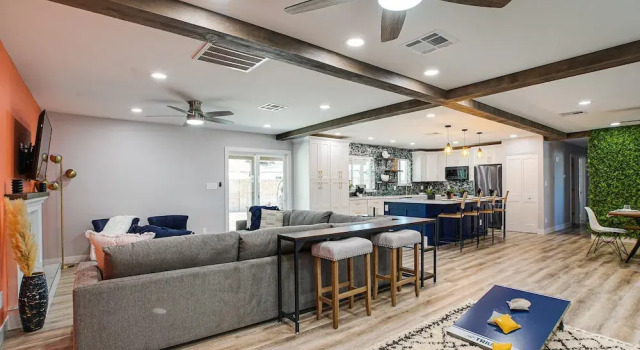 Laurel Gilbert, Брондау Демалыс үйі Gilbert Phoenix Metropolitan Area