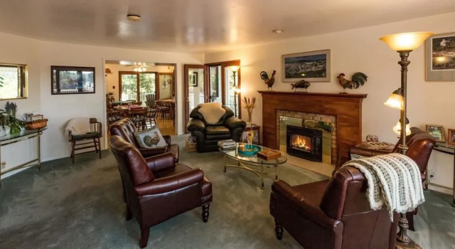 Hillside House Bed and Breakfast, Забронировать Отель Фрайдей-Харбор San Juan Islands, рядом с Историческое сообщество и музей San Juan