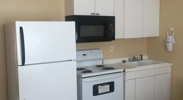 Четырёхместные апартаменты Comfort Economy Guest Village and Apartments