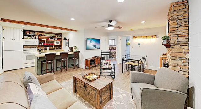 Luxe W/ Pool & Hot Tub - Steps To Lifts! 2 Bedroom Condo, Забронировать Отель Отели Парк-Сити 3 звезды, рядом с Park City Parking, 3*