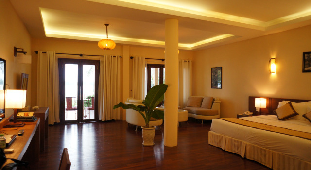 Vinh Hung Riverside Resort & Spa
