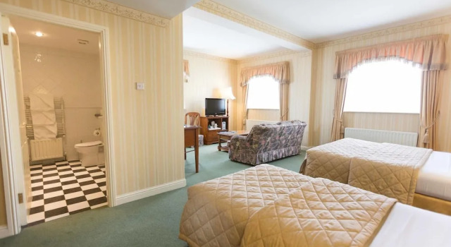Двухместный полулюкс Sheedys Hotel