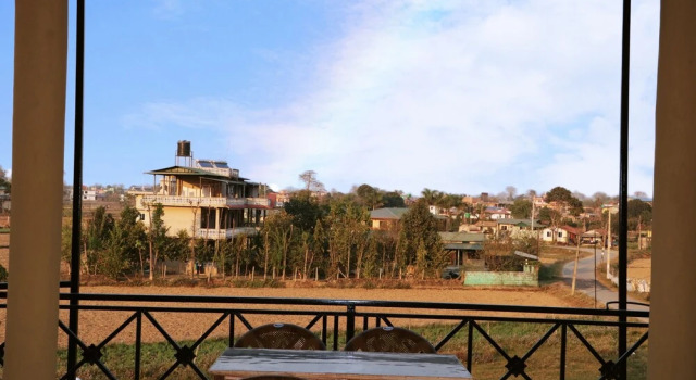 Трёхместный номер Deluxe с балконом и с видом на сад Hotel National Park Sauraha- Homely Stay and Peaceful Location with Jungle Safari arrangements