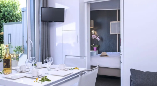 Luxury Chalet With air Conditioning 900 m. From the Beach, Book Chalet Vendres Hérault