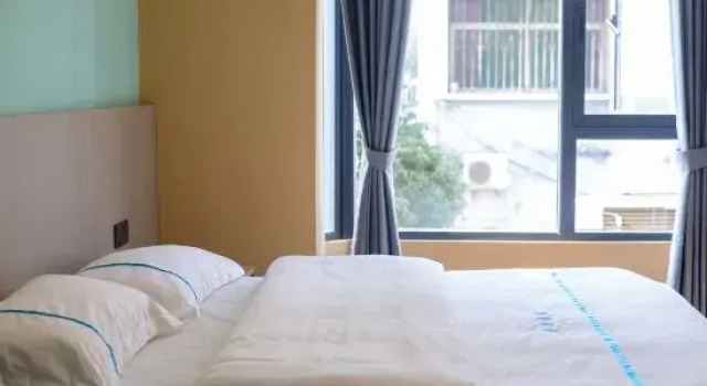Кровать в общем номере Nanchang Jinlong Hotel