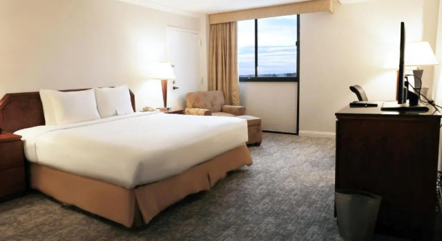 Номер Standard Ontario Airport Hotel & Conference Center