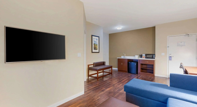 Четырёхместный люкс Comfort Inn & Suites Near Ontario Airport