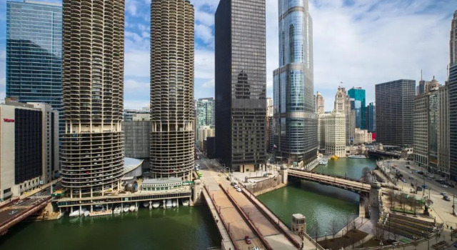 Номер Standard с видом на реку Renaissance Chicago Downtown Hotel