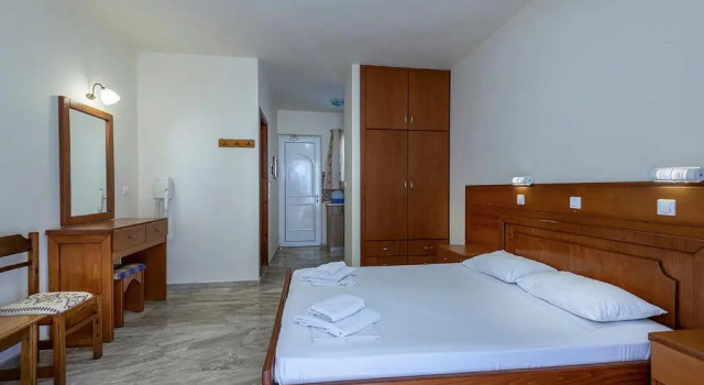 Трёхместный номер Standard Mammis Beach Hotel