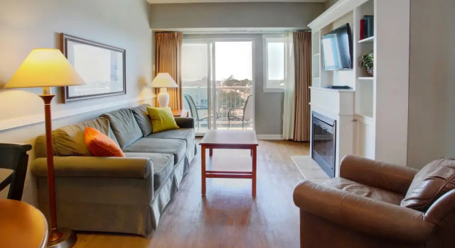 Люкс с 2 комнатами с видом на горы Rivertide Suites