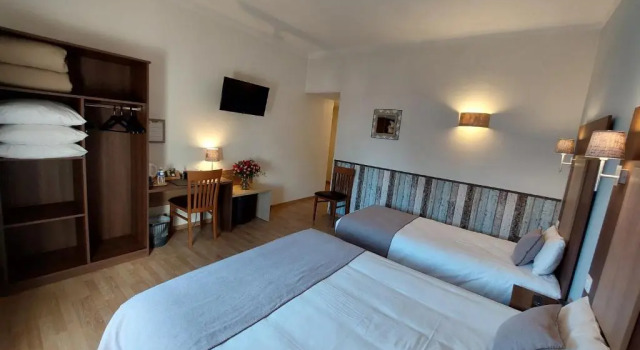 Трёхместный номер Standard Logis Loire Hotel - Les Cocottes Restaurant