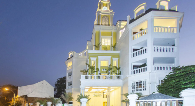 Fragrant Nature Kochi - A Five star Classified Hotel, Забронировать Отель Коччи штат Керала
