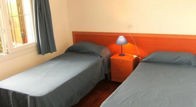 Casa con jardín y parking exterior cerca del mar, Забронировать Отель Отели Baix Empordà 3 звезды, 3*