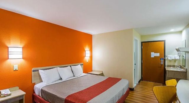 Номер Standard Motel 6-Urbana, IL