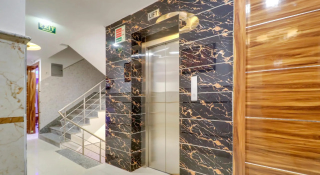 OYO DTT027 Pearl City, Забронировать Отель Отели Нью-Дели с парковкой, Парковка