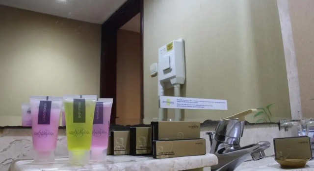 Camera Executive Singgasana Hotel Surabaya