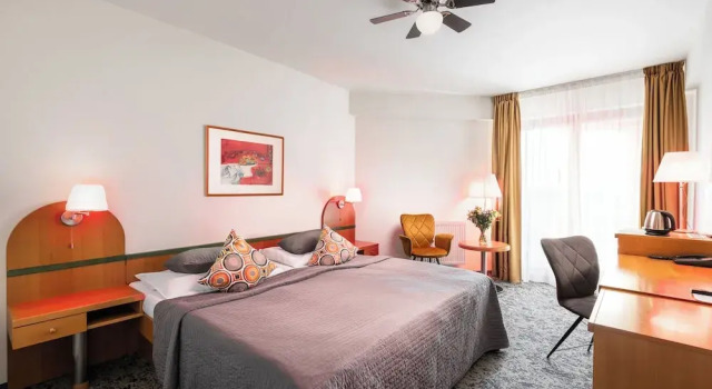 Deluxe Doppel Zimmer mit Balkon Hotel Troja