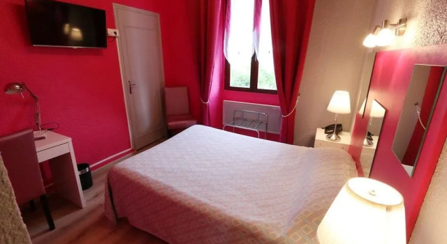 Hôtel le Bocage, Book Hotel Hoteller i Montmarault med parkering, Parkering