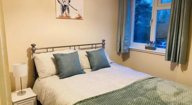 Farnham 3 Bed House, Забронировать Отель Отели Фарнема с парковкой, Парковка