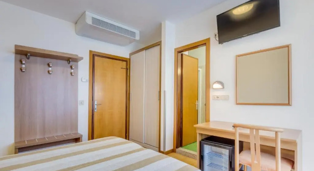 Двухместный номер Standard с балконом Hotel Ambassador