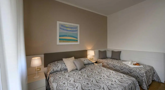 Семейный номер Standard с балконом Hotel Astoria