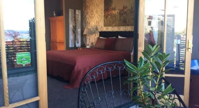 Люкс с видом на озеро The Flying Trout Boutique Lodge