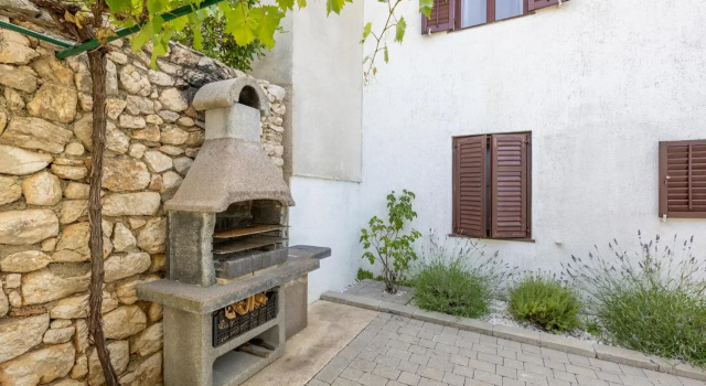 Apartment Home Away From Home, Varaa Huoneisto Hotellit Kvarner Islands uima-altaalla, Uima-allas
