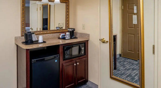 Номер Premium Country Inn & Suites by Radisson, Princeton, WV