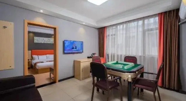 Люкс Business Yunzhi Wing Hotel (Mengzi New World)