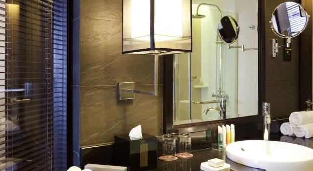 Двухместный номер Standard с балконом Novotel Ha Long Bay Hotel