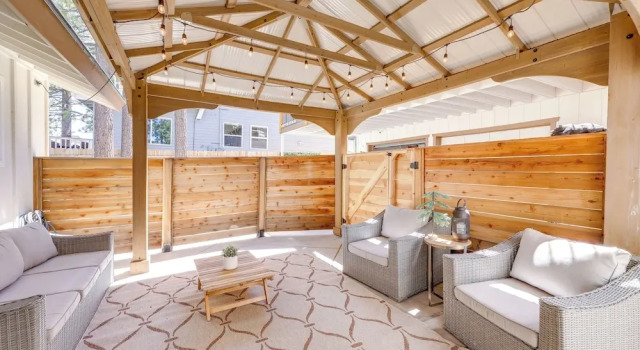 Walk to Big Bear Marina: Modern Home w/ Hot Tub!, Rezerwuj Dom wakacyjny Big Bear Lake Stany Zjednoczone