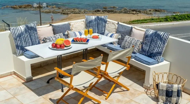 Коттедж Beach House Kalamaki steps away from the beach