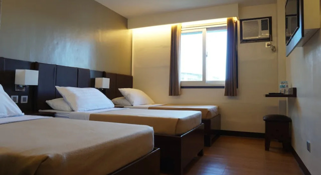 Трёхместный номер Standard CBD Plaza Hotel