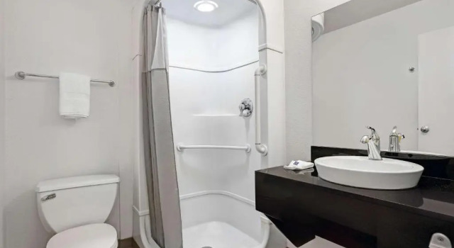 Четырёхместный номер Standard Motel 6 Troutdale, OR - Portland East