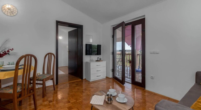 Amazing Apartment in Jadranovo With Wifi and 1 Bedrooms, Забронировать Апартаменты/квартира Отели Приморско-Горанской жупания с парковкой, Парковка