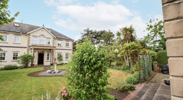 Mount House, Book Feriehus Meliden 