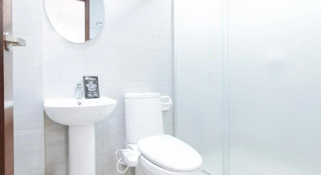 Номер Standard RedDoorz Plus at DBuilders Poblacion BGC