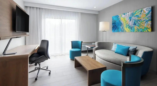 Люкс с балконом Courtyard by Marriott Port of Spain
