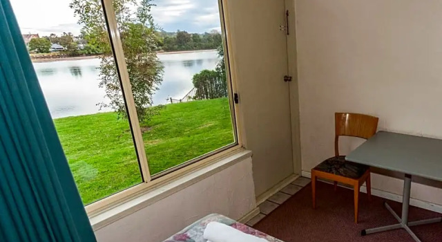 Номер Standard с видом на реку Moruya Waterfront Hotel Motel